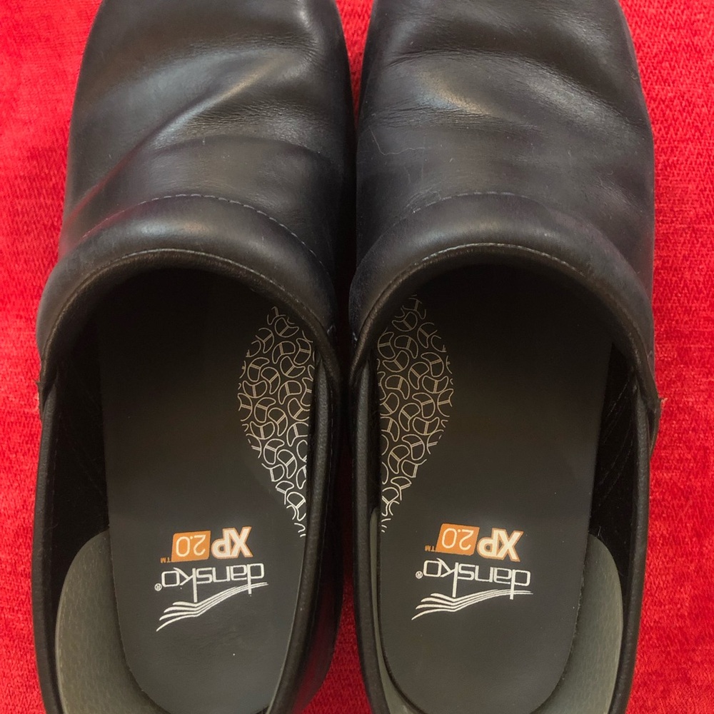 Dansko Women’s Navy XP Clogs